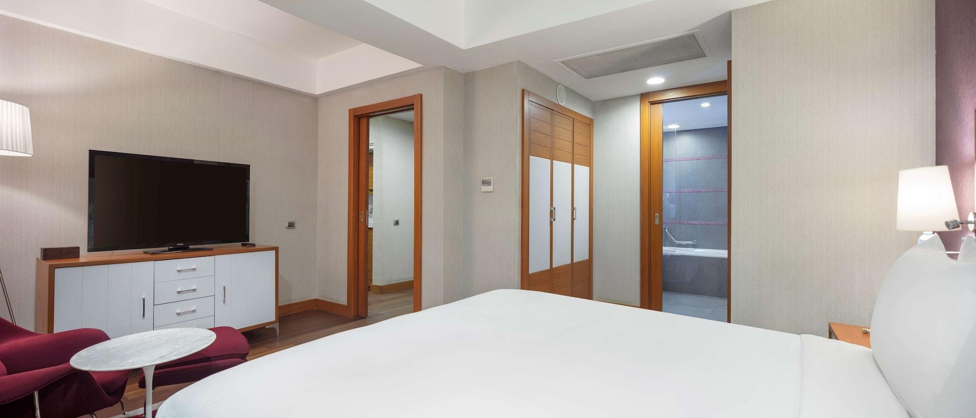 Doubletree By Hilton Kusadası Eksteriør billede