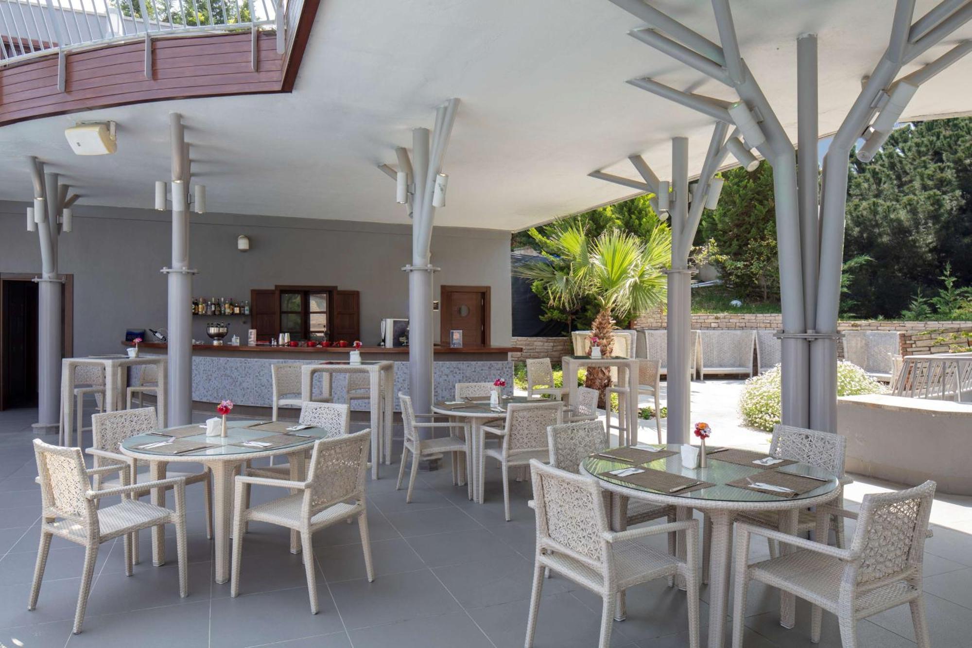 Doubletree By Hilton Kusadası Eksteriør billede