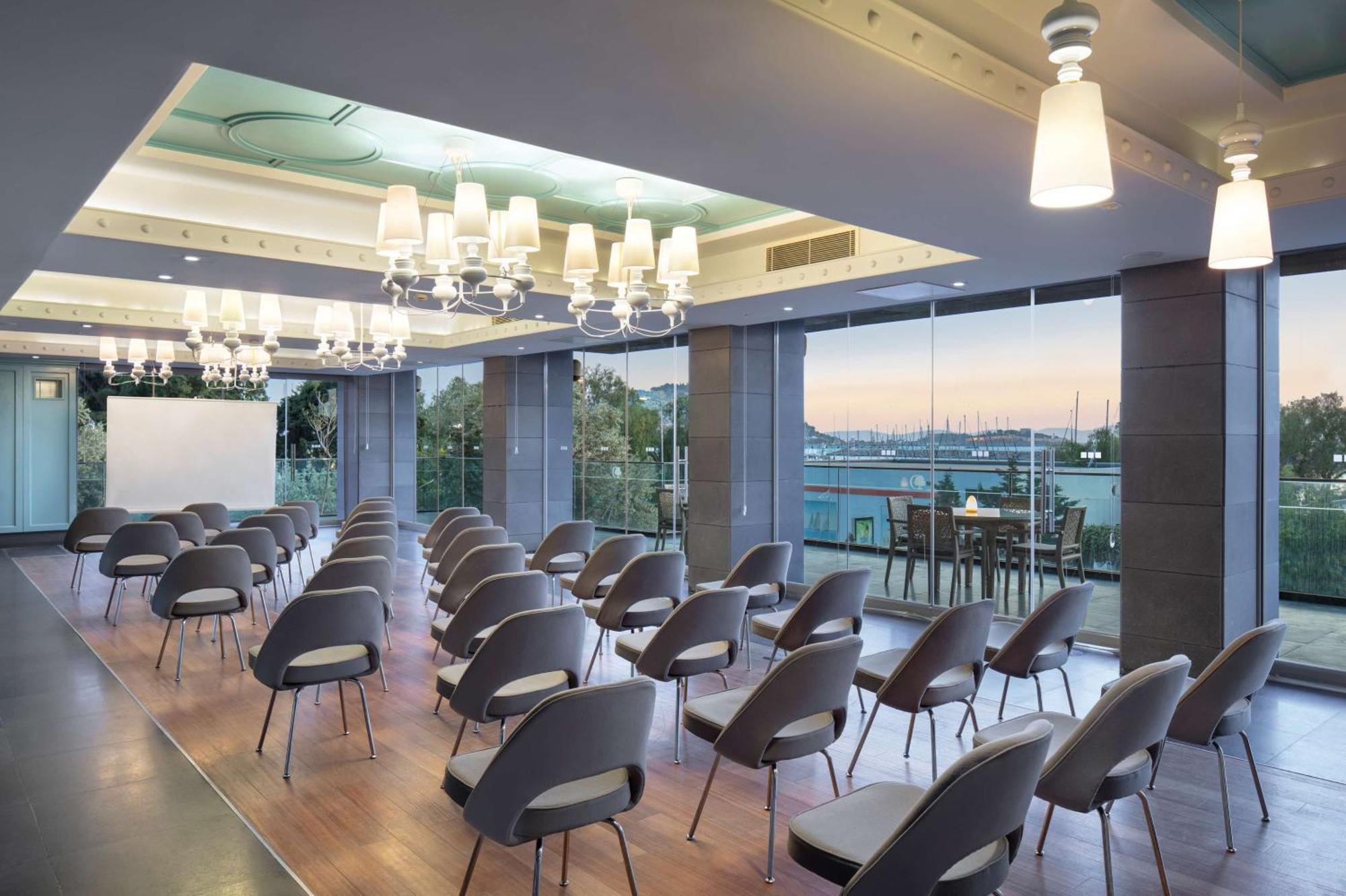 Doubletree By Hilton Kusadası Eksteriør billede