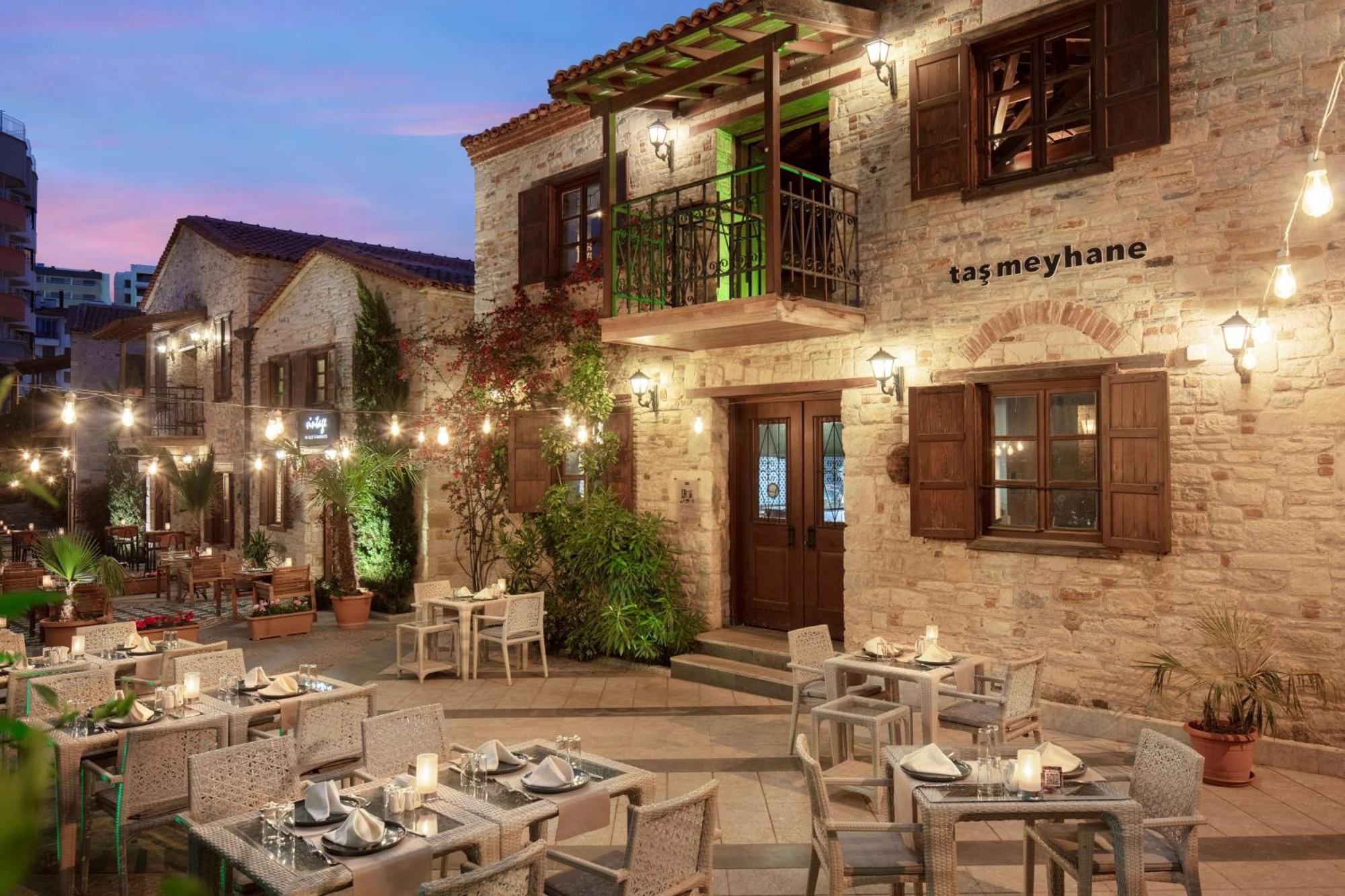 Doubletree By Hilton Kusadası Eksteriør billede