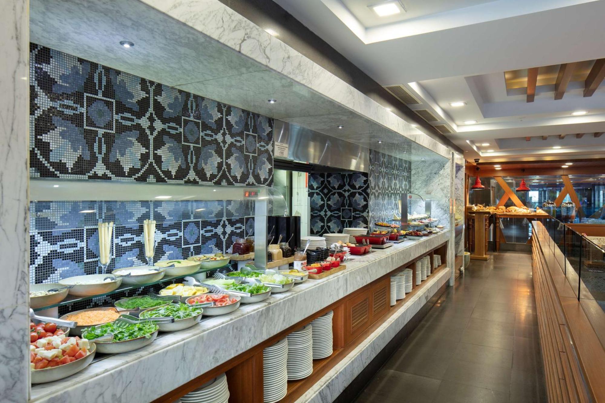 Doubletree By Hilton Kusadası Eksteriør billede